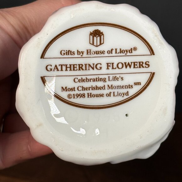 House of Lloyd Gathering Flowers Porcelain Figurine - Picture 13 of 13